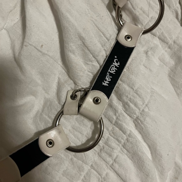 Hot Topic belt white silver chain size 32 bondage - Picture 14 of 14